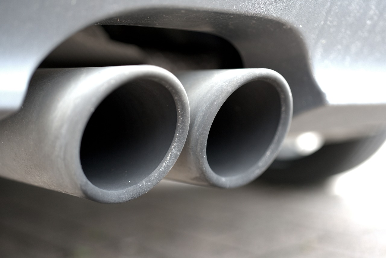 Exhaust Exhaust Gases Diesel Tube  - webandi / Pixabay