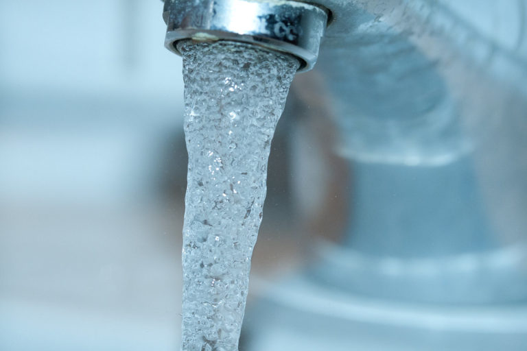 Prüfung der Trinkwasser-Versorgung an Schulen