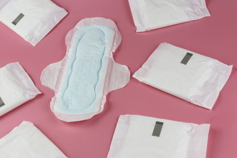 Kostenlose Menstruations-Hygieneartikel in weiterführenden Schulen